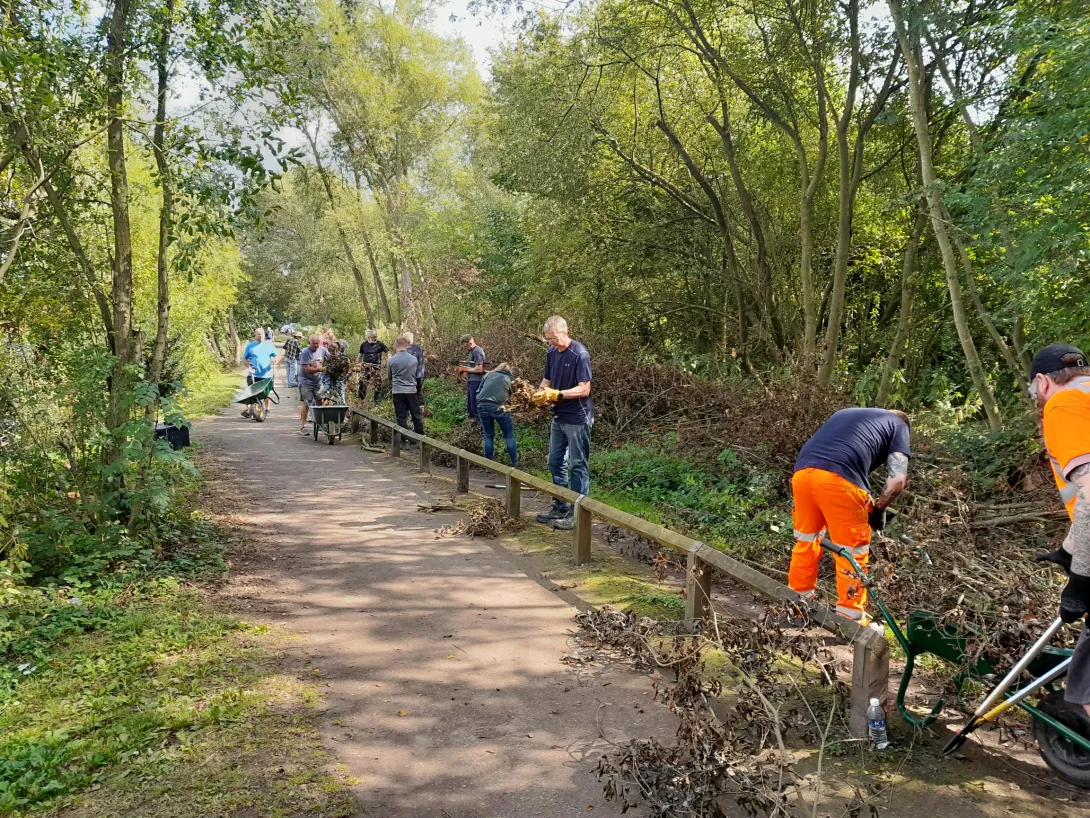 Aggregate Industries volunteers helping at the Codnor Park Reservoir in Derbyshire